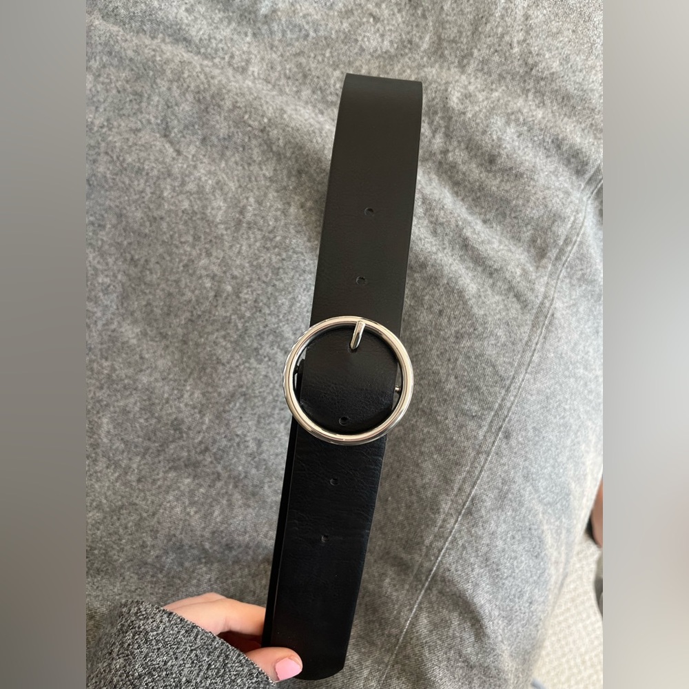 Brandy Melville silver ring belt